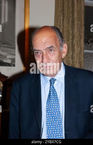 FICHIERS PHOTOS. 20 octobre 2024. Le général Sir Mike Jackson est mort. Windsor, Berkshire, Royaume-Uni. 19 septembre 2007. Le général Sir Mike Jackson au Guildhall de Windsor, Berkshire faisant une conférence sur sa vie dans l'armée et son autobiographie intitulée Soldier. Crédit : Maureen McLean/Alamy Banque D'Images