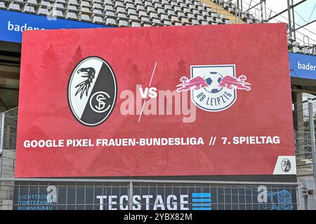 Freiburg, Deutschland. 20 octobre 2024. Anzeigetafel vor dem Spiel GER, SC Freiburg - RB Leizig, Frauen-Fussball, Google Pixel Frauen-Bundesliga, 7. Spieltag, saison 2024/2025, 20.10.2024 LA RÉGLEMENTATION DFB INTERDIT TOUTE UTILISATION DE PHOTOGRAPHIES COMME SÉQUENCES D'IMAGES ET/OU QUASI-VIDÉO Foto : Eibner-Pressefoto/Thomas Hess Credit : dpa/Alamy Live News Banque D'Images