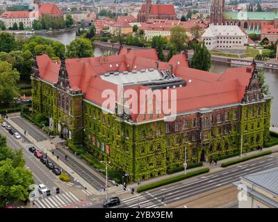 Wroclaw, Pologne, 21 avril 2024 - vue aérienne du bâtiment du Musée national Banque D'Images