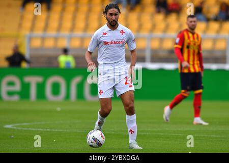 Lecce, Italie. 20 octobre 2024. Le milieu de terrain de Fiorentina Yacine Adli (29 ACF Fiorentina) en action lors du match de Serie A Enilive entre l'US Lecce et l'ACF Fiorentina au stade via del Mare à Lecce, Italie, dimanche 20 octobre 2024. (Crédit image : &#xa9 ; Giovanni Evangelista/LaPresse) crédit : LaPresse/Alamy Live News Banque D'Images