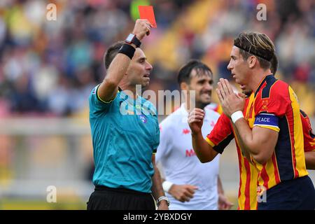 Lecce, Italie. 20 octobre 2024. L’arbitre Mr. Francesco fourneau lors du match de Serie A Enilive entre l’US Lecce et l’ACF Fiorentina au stade via del Mare à Lecce, Italie, dimanche 20 octobre 2024. (Crédit image : &#xa9 ; Giovanni Evangelista/LaPresse) crédit : LaPresse/Alamy Live News Banque D'Images