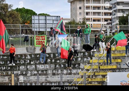 Tifosi fans de Ternana Calcio pendant Torres vs Ternana, match de football italien Serie C à Sassari, Italie, le 20 octobre 2024 Banque D'Images