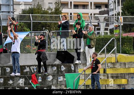 Tifosi fans de Ternana Calcio pendant Torres vs Ternana, match de football italien Serie C à Sassari, Italie, le 20 octobre 2024 Banque D'Images
