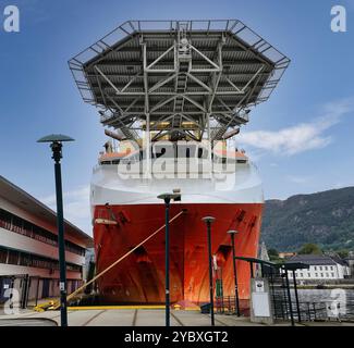 Bergen, Norvège 8 septembre 2024 un navire de ravitaillement de plates-formes pétrolières a accosté dans le port de Bergen. Banque D'Images