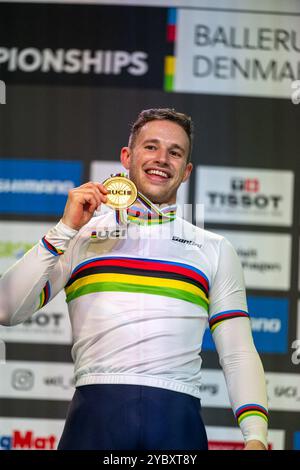 Ballerup, Danemark. 20 octobre 2024. BALLERUP, DANEMARK - 20 OCTOBRE : Harrie Lavreysen, des pays-Bas, pendant le jour 5 des Championnats du monde sur piste UCI Tissot 2024 au Ballerup Super Arena le 20 octobre 2024 à Ballerup, Danemark. (Photo Arne Mill/BSR Agency) crédit : BSR Agency/Alamy Live News Banque D'Images