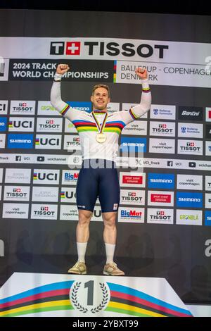 Ballerup, Danemark. 20 octobre 2024. BALLERUP, DANEMARK - 20 OCTOBRE : Harrie Lavreysen, des pays-Bas, pendant le jour 5 des Championnats du monde sur piste UCI Tissot 2024 au Ballerup Super Arena le 20 octobre 2024 à Ballerup, Danemark. (Photo Arne Mill/BSR Agency) crédit : BSR Agency/Alamy Live News Banque D'Images