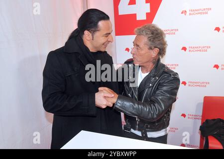 Frankfurter Buchmesse 2024. Sänger Peter Maffay und Comedian Bülent Ceylan am 20.10.2024 auf der Frankfurter Buchmesse. 20241020MWI011956 *** Frankfurter Buchmesse 2024 le chanteur Peter Maffay et le comédien Bülent Ceylan le 20 10 2024 au Frankfurter Buchmesse 20241020MWI011956 Banque D'Images