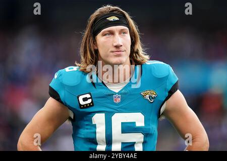 Trevor Lawrence des Jaguars de Jacksonville lors du match international de la NFL au Tottenham Hotspur Stadium, à Londres. Date de la photo : dimanche 20 octobre 2024. Banque D'Images