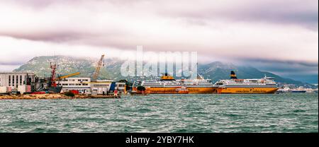 Port de Toulon et ses ferries pour la Corse et la Sardaigne, Var, en Provence, France Banque D'Images
