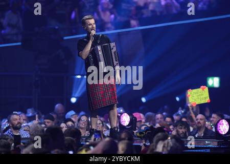 Modérateur Florian Silbereisen GER im Schotten-Rock - ARD Live Show SCHLAGERBOOOM 2024 - ALLES FUNKELT ALLES GLITZERT aus der Westfalenhalle in Dortmund *** animateur Florian Silbereisen GER in Schotten Rock ARD Live Show SCHLAGERBOOOM 2024 ALLES FUNKELT ALLES GLITZERT from the Westfalenhalle in Dortmund Banque D'Images