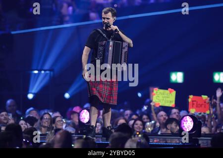 Modérateur Florian Silbereisen GER im Schotten-Rock - ARD Live Show SCHLAGERBOOOM 2024 - ALLES FUNKELT ALLES GLITZERT aus der Westfalenhalle in Dortmund *** animateur Florian Silbereisen GER in Schotten Rock ARD Live Show SCHLAGERBOOOM 2024 ALLES FUNKELT ALLES GLITZERT from the Westfalenhalle in Dortmund Banque D'Images