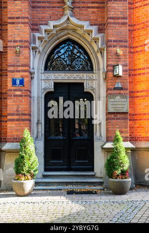 Cracovie, Pologne octobre 29 2023 porte d'entrée du séminaire des archevêques ou du collège théologique de Cracovie Banque D'Images