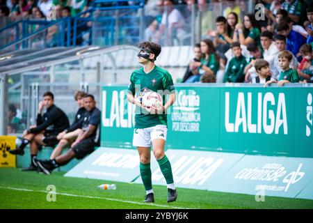 Ferrol, Espagne. Hypermotion League. Jornada 10. Racing Club Ferrol vs Huesca. Aitor Buñuel avec masque crédit : Ismael Miján/Alamy Live News Banque D'Images
