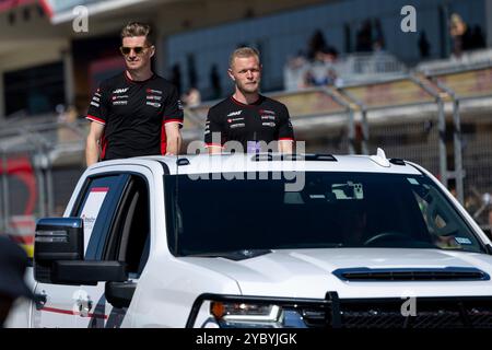 Nico Huelkenberg (MoneyGram Haas F1 Team, Deutschland, #27), Kevin Magnussen (MoneyGram Haas F1 Team, Daenemark, #20) BEI der Fahrerparade, USA, formel 1 Weltmeisterschaft, Pirelli Grand Prix der Vereinigten Staaten von Amerika, circuit of the Americas Austin, Rennen, 20.10.2024 Foto : Eibner-Pressefoto/Michael Memmler Banque D'Images