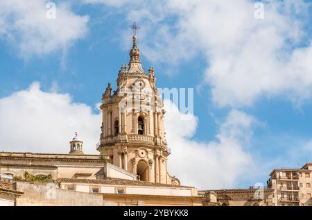 Le dôme de la cathédrale de San Giorgio, est l'église mère de la ville de Modica, province de Raguse, Sicile orientale Banque D'Images