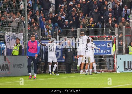 Torjubel zum Tor zum 1:2 durch Soichiro Kozuki (TSV 1860 München, 14), SpVgg Unterhaching v. TSV 1860 Muenchen, Fussball, 3. Liga, 10. Spieltag, saison 2024/2025, 20.10.2024, LES RÈGLEMENTS du LDF INTERDISENT TOUTE UTILISATION DE PHOTOGRAPHIES COMME SÉQUENCES D'IMAGES, Foto : Eibner-Pressefoto/Jenni Maul Banque D'Images