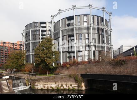 Gasholder Flats côté canal à Kings Cross Development, Londres, UP Banque D'Images