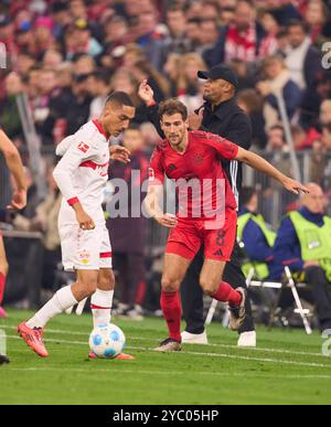 Leon GORETZKA, FCB 8 concurrencer pour le ballon, tackling, duel, header, zweikampf, action, combat contre Jamie Leweling, VFB 18 dans le match FC BAYERN MUENCHEN - VFB STUTTGART 4-0 le 19 octobre 2024 à Munich, Allemagne. Saison 2024/2025, 1.Bundesliga, FCB,, München, journée 7, 7.Spieltag photographe : Peter Schatz - LA RÉGLEMENTATION DFL INTERDIT TOUTE UTILISATION DE PHOTOGRAPHIES comme SÉQUENCES D'IMAGES et/ou QUASI-VIDÉO - Banque D'Images