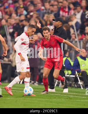 Leon GORETZKA, FCB 8 concurrencer pour le ballon, tackling, duel, header, zweikampf, action, combat contre Jamie Leweling, VFB 18 dans le match FC BAYERN MUENCHEN - VFB STUTTGART 4-0 le 19 octobre 2024 à Munich, Allemagne. Saison 2024/2025, 1.Bundesliga, FCB, Muenchen, journée 7, 7.Spieltag photographe : ddp images/STAR-images - LA RÉGLEMENTATION DFL INTERDIT TOUTE UTILISATION DE PHOTOGRAPHIES comme SÉQUENCES D'IMAGES et/ou QUASI-VIDÉO - crédit : ddp Media GmbH/Alamy Live News Banque D'Images