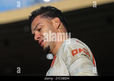 Wolverhampton, Royaume-Uni. 20 octobre 2024. Le tatouage du visage souriant sur le cou d'Ederson de Manchester City lors du match de premier League Wolverhampton Wanderers vs Manchester City à Molineux, Wolverhampton, Royaume-Uni, 20 octobre 2024 (photo par Gareth Evans/News images) à Wolverhampton, Royaume-Uni le 20/10/2024. (Photo de Gareth Evans/News images/SIPA USA) crédit : SIPA USA/Alamy Live News Banque D'Images