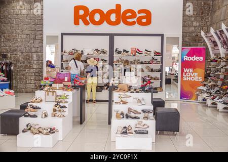 Split Croatie, vieille ville, rue Ulica kralja Tomislava, Rodea PM Split 2, magasin de chaussures, intérieur, vente d'affichage, sandales pour femmes, Europe croate européenne Banque D'Images