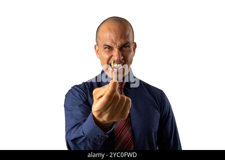 Homme brésilien de 48 ans, face à la caméra et tenant un match access formal wear 2. Banque D'Images