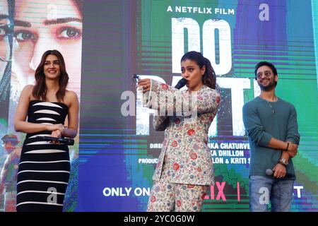 Les acteurs de Bollywood Kirti Sanon, Kajol et Shaheer Sheikh font la promotion de leur prochain film « Do Patti » à Jaipur, Rajasthan, en Inde, le 21 octobre 2024. (Photo de Vishal Bhatnagar/NurPhoto) crédit : NurPhoto SRL/Alamy Live News Banque D'Images