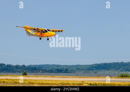 Quantico, États-Unis. 23 septembre 2024. Le nouvel avion Electra hybride Ultra Short, un taxi aérien électrique hybride, exploité par le pilote d’essai Cody Allee, effectue une démonstration en direct de capacités à double usage à l’installation aérienne du Marine corps, le 23 septembre 2024 à Quantico, en Virginie. Crédit : Sgt. Miranda DeKorte/U.S. Marines/Alamy Live News Banque D'Images