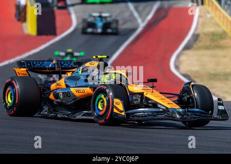 Austin, Texas, États-Unis. Troisièmement. 20 octobre 2024. Circuit des Amériques, Austin, Texas. Charles Leclerc #16 prend le drapeau à damier alors que son coéquipier Carlos Sainz #55 arrive deuxième et Max Verstappen #1 arrive troisième. Robert Backman/CSM/Alamy Live News Credit : CAL Sport Media/Alamy Live News Banque D'Images