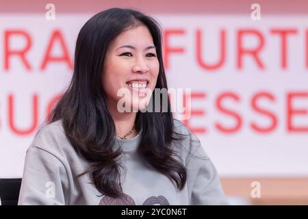 Buchmesse Frankfurt 2024 mai Thi Nguyen-Kim im Frankfurt Pavillion der Buchmesse. Buchmesse Frankfurt 2024., Frankfurt am main Hessen Deutschland Messegelände *** Foire du livre Frankfurt 2024 mai Thi Nguyen Kim au Pavillon de la Foire du livre Frankfurt 2024 , Frankfurt am main Hessen Allemagne Exhibition Grounds Banque D'Images