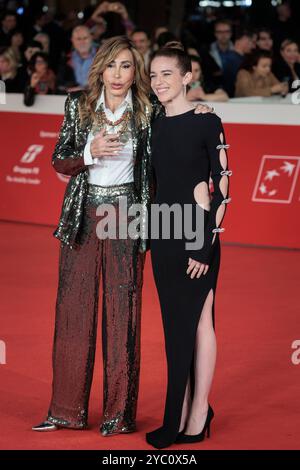 DATE RECORD NON INDIQUÉE Daniela Zuccoli et Valentina Romani posent sur le tapis rouge lors du 19e Festival international du film de Rome Rome, Italie - 18 octobre 2024 : Daniela Zuccoli et Valentina Romani assistent au tapis rouge Mike lors du 19e Festival du film de Rome à l'Auditorium Parco Della Musica le 18 octobre 2024 à Rome, Italie. Rome RM Italie Copyright : xPhotoxbyxGennaroxLeonardix Banque D'Images