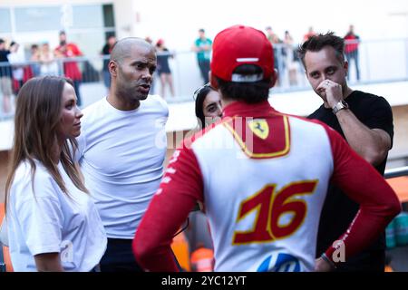 Austin, Etats-Unis. 21 octobre 2024. LECLERC Charles (mco), Scuderia Ferrari SF-24, portrait et Tony Parker, joueur français de basket-ball lors du Grand Prix de formule 1 Pirelli des États-Unis 2024, 19e manche du Championnat du monde de formule 1 2024 du 18 au 20 octobre 2024 sur le circuit des Amériques, à Austin, États-Unis - photo Eric Alonso/DPPI crédit : DPPI Media/Alamy Live News Banque D'Images