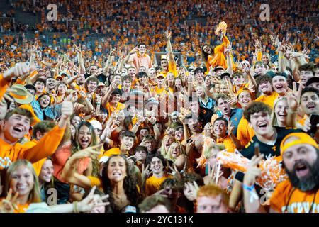 19 octobre 2024 : le Tennessee fait du bénévolat sur le terrain après le match de football de la NCAA entre les bénévoles de l'Université du Tennessee et l'Université de l'Alabama Crimson Tide au Neyland Stadium de Knoxville TN Tim Gangloff/CSM Banque D'Images