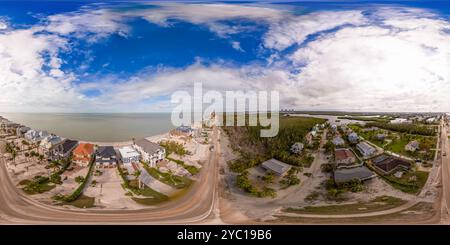 Photo aérienne Bonita Beach Florida Aftermath HurricaneMilton 360 équirectangulaire Banque D'Images