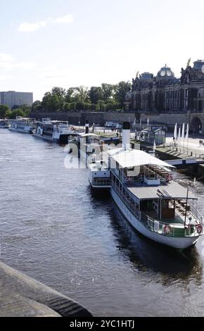 Croisière sur l'Elbe Dresde, vue sur Bruehl's Terrace, Dresde, Saxe, Allemagne, Europe Banque D'Images