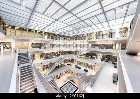 Bibliothèque municipale de Stuttgart sur Mailaender Platz. Vue intérieure. Stuttgart, Bade-Wuerttemberg, Allemagne, Europe Banque D'Images