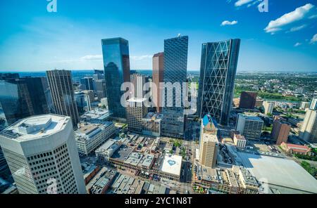 Calgary (Alberta) - 10 juillet 2024 : vue aérienne du centre-ville de Calgary. Banque D'Images