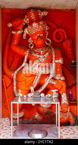 Belle statue de Lord Hanuman sur le campus de Uparkot Fort, Junagadh, Gujarat, Inde. Banque D'Images