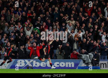 Ryan Christie de Bournemouth célèbre avoir marqué le premier but de son équipe lors du match de premier League au Vitality Stadium de Bournemouth. Date de la photo : samedi 19 octobre 2024. Banque D'Images