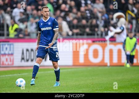 Ulm, Allemagne. 20 octobre 2024. Football : Bundesliga 2, SSV Ulm 1846 - Karlsruher SC, Journée 9, Donaustadion. Marcel Franke de Karlsruhe en action. Crédit : Harry Langer/dpa - REMARQUE IMPORTANTE : conformément aux règlements de la DFL German Football League et de la DFB German Football Association, il est interdit d'utiliser ou de faire utiliser des photographies prises dans le stade et/ou du match sous forme d'images séquentielles et/ou de séries de photos de type vidéo./dpa/Alamy Live News Banque D'Images