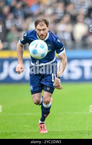 Ulm, Allemagne. 20 octobre 2024. Football : Bundesliga 2, SSV Ulm 1846 - Karlsruher SC, Journée 9, Donaustadion. Budu Zivzivadze de Karlsruhe en action. Crédit : Harry Langer/dpa - REMARQUE IMPORTANTE : conformément aux règlements de la DFL German Football League et de la DFB German Football Association, il est interdit d'utiliser ou de faire utiliser des photographies prises dans le stade et/ou du match sous forme d'images séquentielles et/ou de séries de photos de type vidéo./dpa/Alamy Live News Banque D'Images