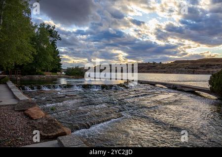 Fleuve Missouri au coucher du soleil à Great Falls, Montana Banque D'Images