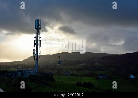 Mât des télécommunications rurales dans le comté de Donegal, Irlande. Banque D'Images