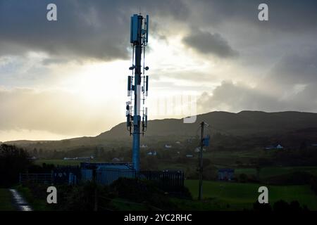 Mât des télécommunications rurales dans le comté de Donegal, Irlande. Banque D'Images