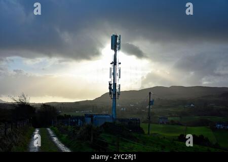 Mât des télécommunications rurales dans le comté de Donegal, Irlande. Banque D'Images