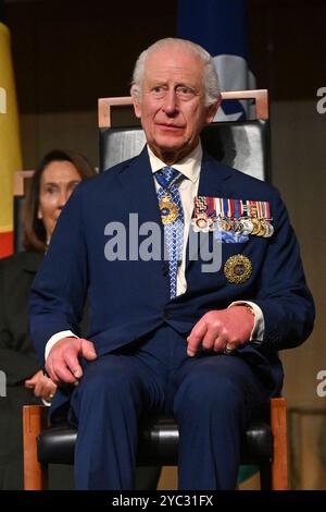 Le roi Charles III lors de la cérémonie Bienvenue en Australie au Parlement australien à Canberra, marquant la première visite du roi en tant que souverain au Parlement australien, le deuxième jour de la visite royale en Australie et aux Samoa. Date de la photo : lundi 21 octobre 2024. Banque D'Images