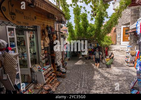 Mithymna (ou Methymna) est une ville et une ancienne municipalité sur l'île de Lesbos, au nord de la mer Égée, en Grèce. Avant 1919, son nom officiel était Molyvos ; le Banque D'Images