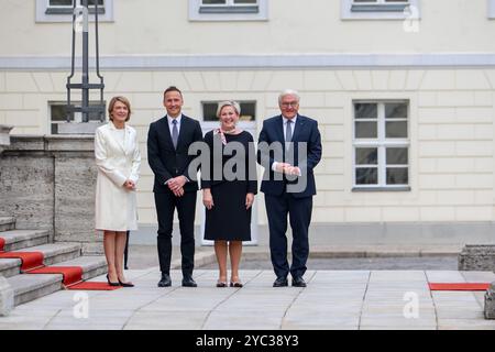 Begrüßung der Präsidentin von Island mit militärischen Ehren durch den Bundespräsidenten. Elke Büdenbender, Ehefrau des Bundespräsidenten Björn Skulason, Ehemann der Isländischen Präsidentin Halla Tomasdottir, Präsidentin von Island Frank-Walter Steinmeier, Bundespräsident DEU, Deutschland, Berlin, 21.10.2024: *** Accueil du président islandais avec les honneurs militaires du président fédéral Elke Büdenbender, épouse du président fédéral Björn Skulason, époux du président islandais Halla Tomasdottir, président islandais Frank Walter Steinmeier, président fédéral DEU, Allemagne, Berlin, Berlin, Banque D'Images