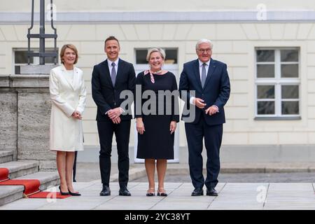 Begrüßung der Präsidentin von Island mit militärischen Ehren durch den Bundespräsidenten. Elke Büdenbender, Ehefrau des Bundespräsidenten Björn Skulason, Ehemann der Isländischen Präsidentin Halla Tomasdottir, Präsidentin von Island Frank-Walter Steinmeier, Bundespräsident DEU, Deutschland, Berlin, 21.10.2024: *** Accueil du président islandais avec les honneurs militaires du président fédéral Elke Büdenbender, épouse du président fédéral Björn Skulason, époux du président islandais Halla Tomasdottir, président islandais Frank Walter Steinmeier, président fédéral DEU, Allemagne, Berlin, Berlin, Banque D'Images