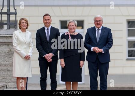 Begrüßung der Präsidentin von Island mit militärischen Ehren durch den Bundespräsidenten. Elke Büdenbender, Ehefrau des Bundespräsidenten Björn Skulason, Ehemann der Isländischen Präsidentin Halla Tomasdottir, Präsidentin von Island Frank-Walter Steinmeier, Bundespräsident DEU, Deutschland, Berlin, 21.10.2024: *** Accueil du président islandais avec les honneurs militaires du président fédéral Elke Büdenbender, épouse du président fédéral Björn Skulason, époux du président islandais Halla Tomasdottir, président islandais Frank Walter Steinmeier, président fédéral DEU, Allemagne, Berlin, Berlin, Banque D'Images